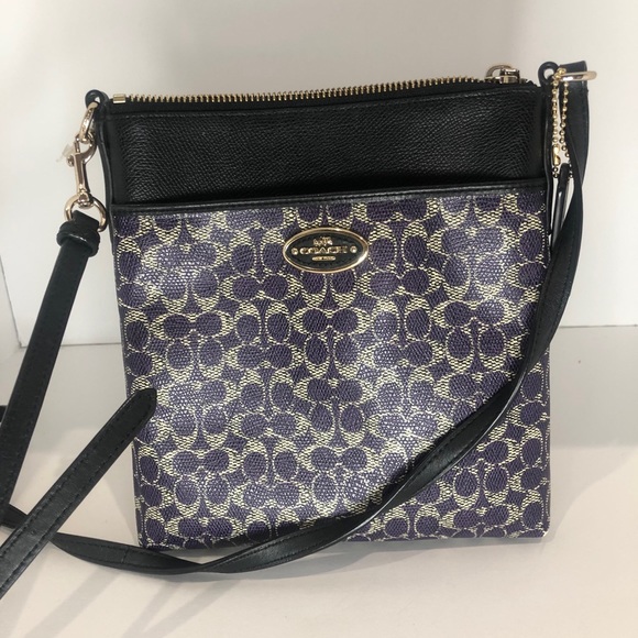Coach crossbody - Picture 2 of 3